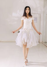 组图：姜鸿夏日唯美写真俏皮可爱