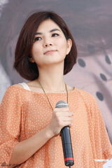 组图：SHE十周年纪念活动 Selina发短片盼早日归队