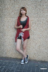 组图：叶子瑄发音乐写真书 着装清凉欲征服东南亚