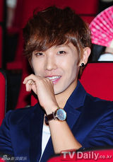 组图：MBLAQ李准现身捧场美国影片《乌鸦》