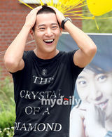 幻灯图：李莞12日上午参军服役 开始两年军队生活