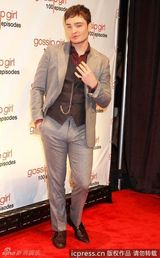 组图：《绯闻女孩》开播100集派对 主演盛装亮相