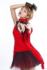 组图：叶熙祺新年绚烂写真 俏丽短发引领时尚风潮