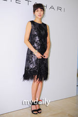 组图：金正恩金南珠等助阵名品发布 清一色黑礼服