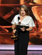 组图：梅里特-维沃获艾美奖喜剧类最佳女配角