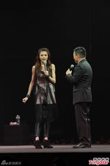 组图：周秀娜穿太空服被吊起 花心前男友遭炮轰