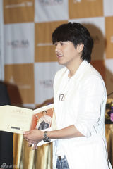 组图：韩星柳时元举办国际粉丝见面纪念40岁生日