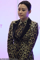 组图：郝蕾产后上围激增 着全套豹纹装捞金