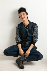 组图：李佳航时尚写真 搞笑绅士演绎双重气质