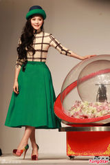 组图：范冰冰清新范儿代言捞金频卖萌