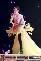 幻灯图集：百变郑秀文跨年精彩个人演唱会