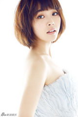 组图：张佳宁甜美写真 氧气女生尽展纯真梦幻