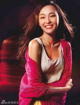 组图：唐嫣炫彩写真烈焰红唇显性感