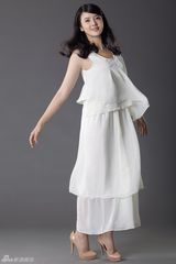 组图：张璇清纯写真公开 白裙飘飘仙女范儿足