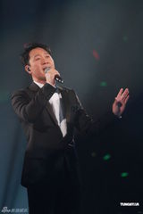 组图：黎明香港开唱陈小春任嘉宾 甄子丹助阵捧场