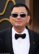 组图：王家卫张叔平黑色西装搭档亮相