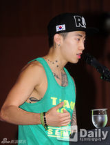 组图：朴宰范出席街舞赛记者会任名誉大使