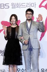 高清组图：张根硕允儿等宣传《爱情雨》十足养眼