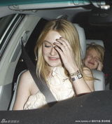 幻灯图：“暮光少女”范宁16岁生日宴 笑容灿烂