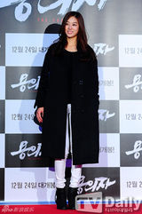 组图：金泰熙尹恩惠等亲临韩片《嫌疑犯》试映