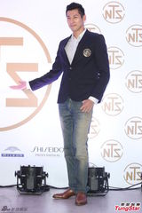 组图：郭鑫为戏苦练国标舞 盼两年内台北置产