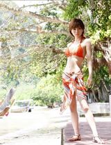 组图：日剧女星释由美子泳装写真 长腿美胸身姿窈窕