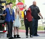 组图：艾薇儿拍MV露短腿 网袜性感烟熏装魅惑