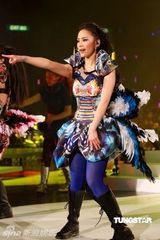 幻灯图：Twins开唱花样百变 好友容祖儿登台助阵