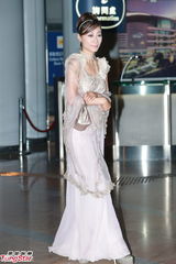 组图：晶刚香港婚宴 张天爱粉红礼服优雅高贵