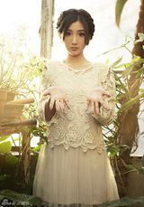 组图：毛晓彤森林系写真诠释简约清新风