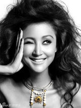 组图：张歆艺黑白复古大片尽展野性美