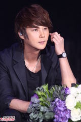 组图：韩星申彗星台湾大秀“骑马舞”