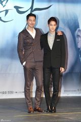 高清组图：宋慧乔透视装宣传新剧 赵仁成帅气