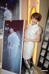 组图：杨丞琳香港会粉丝 预告年底进驻红馆