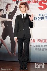 组图：韩国打造《舞林大道》 金圭丽裸背霏优雅