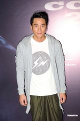 幻灯：林峰演唱会首场落幕 陈慧琳助阵牵手合唱