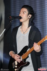 组图：吉他怪杰蒋卓嘉发片 创作受萧亚轩青睐