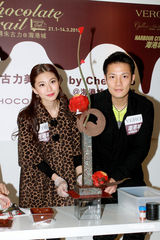 幻灯组图：丁子高情人节陪家人 杨千嬅虎年暂不添丁