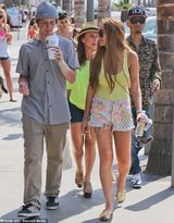 组图：林赛-罗韩逛街不手软 一次消费三千美金