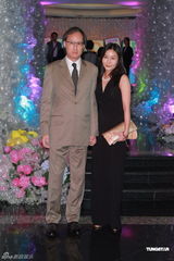 高清图：李嘉欣为儿子JAYDEN开百日宴