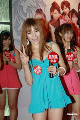 组图：吉泽明步苍井空等香港热舞 下一站台湾巡演