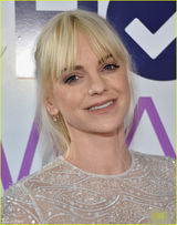 组图：第40届人民选择奖星光熠熠 小罗伯特现身