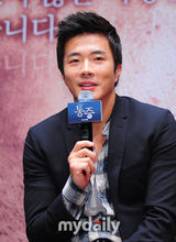 组图：权相佑(权相宇)郑丽苑新片《疼痛》发布 演绎另类爱情