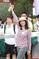 组图：钟楚红不确定复出 自觉不适合演母亲