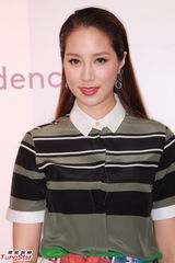 组图：徐子淇复古造型甜美温婉 筹备五口滑雪之旅