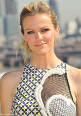 组图：超模布鲁克林-戴可儿亮相《战舰》发布会