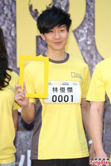 组图：林俊杰带头起跑 邀林志颖做环保