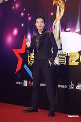 组图：柯震东萧亚轩同场不同台 蔡依林恐吓媒体