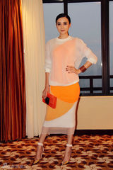 组图：小宋佳芒果装清新朝气 喜获年度潮流气质奖