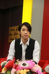 组图：《爱在春天》俞灏明袁姗姗做客新浪